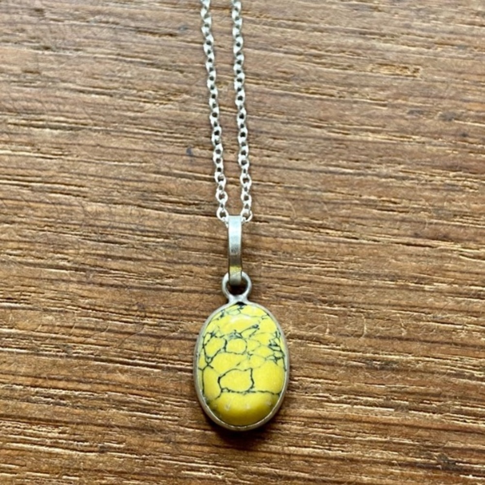 Yellow turquoise gemstone necklace NWOT
